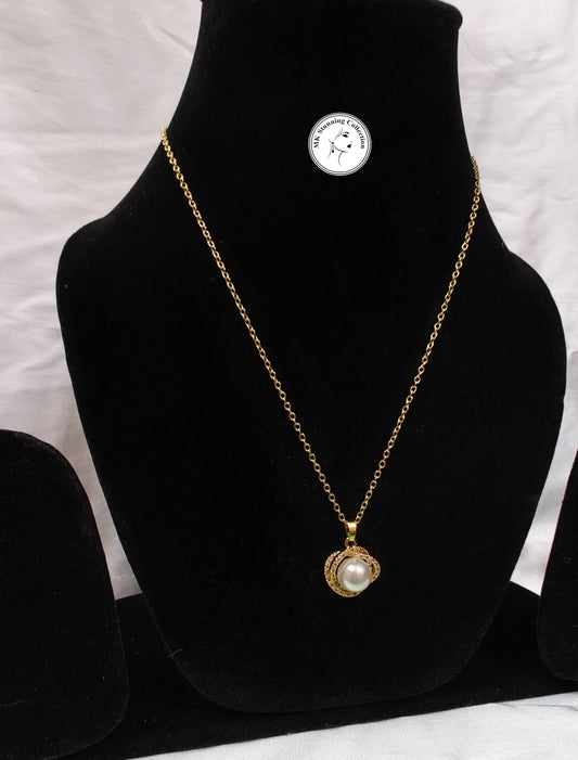 Elegant Gold Chain Necklace with Pearl Pendant