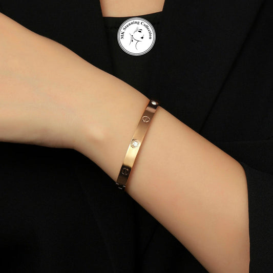 Gold Screw Motif Bangle Bracelet – Luxury Inspired Elegance