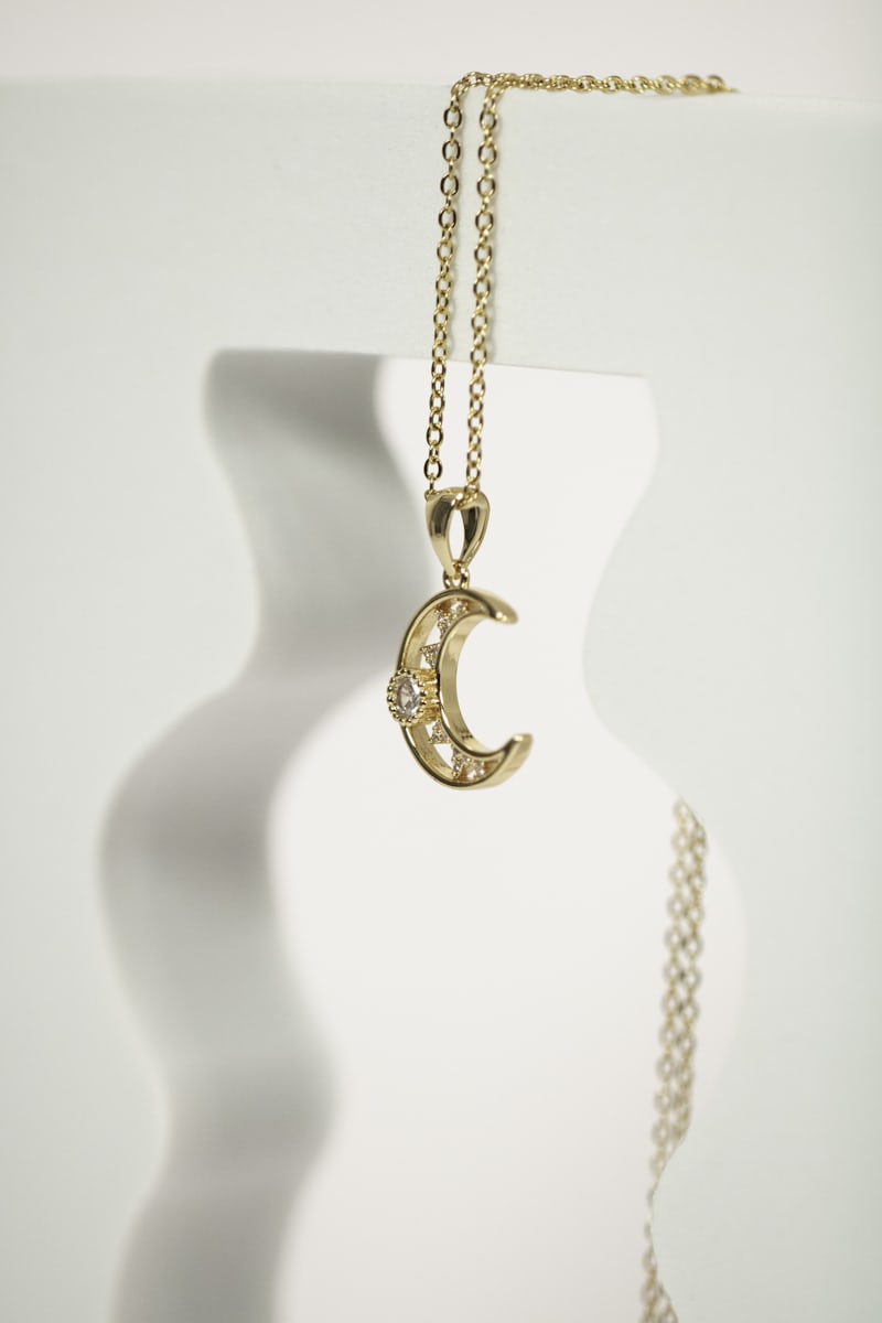 Chain with pendant