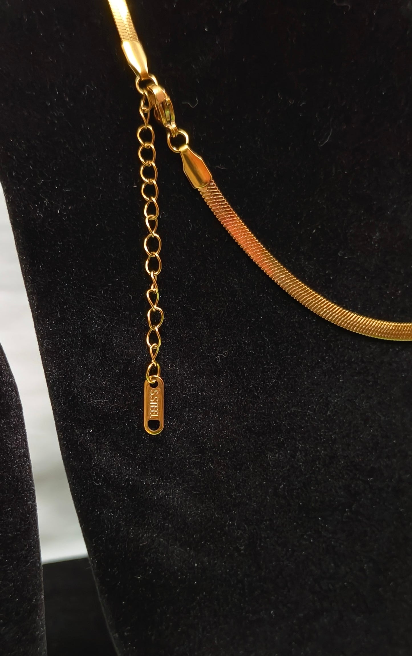 Elegant Gold-Tone Chain Necklace