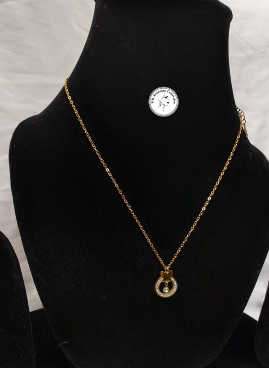 Elegant Gold-Tone Chain with Stylish Pendant
