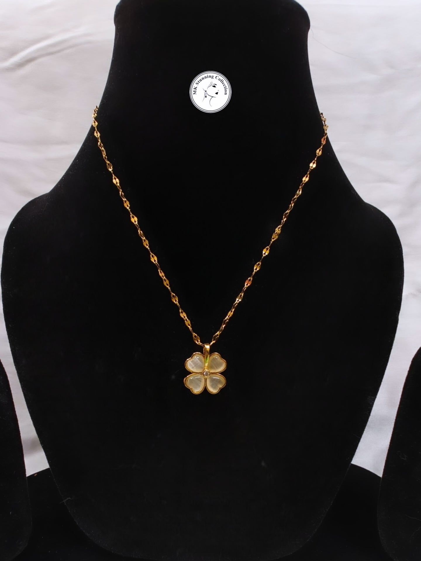 Pearl Radiance Floral Pendant Necklace