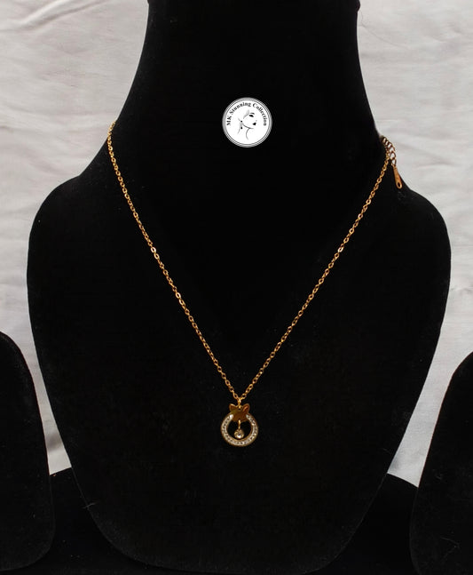 Elegant Gold-Tone Chain with Stylish Pendant