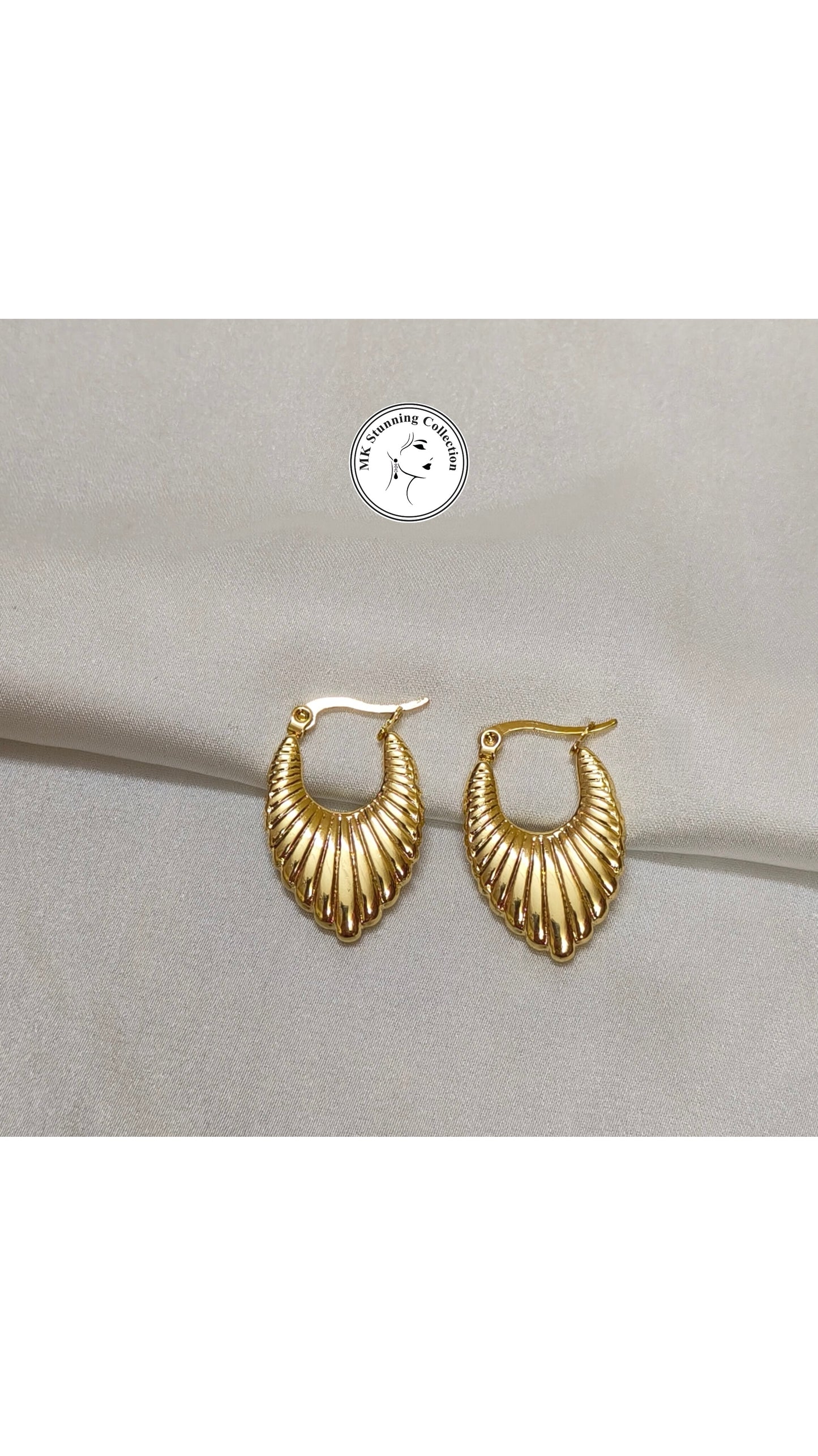 Golden Ribbed Teardrop Hoop Earrings – Elegant Statement Design