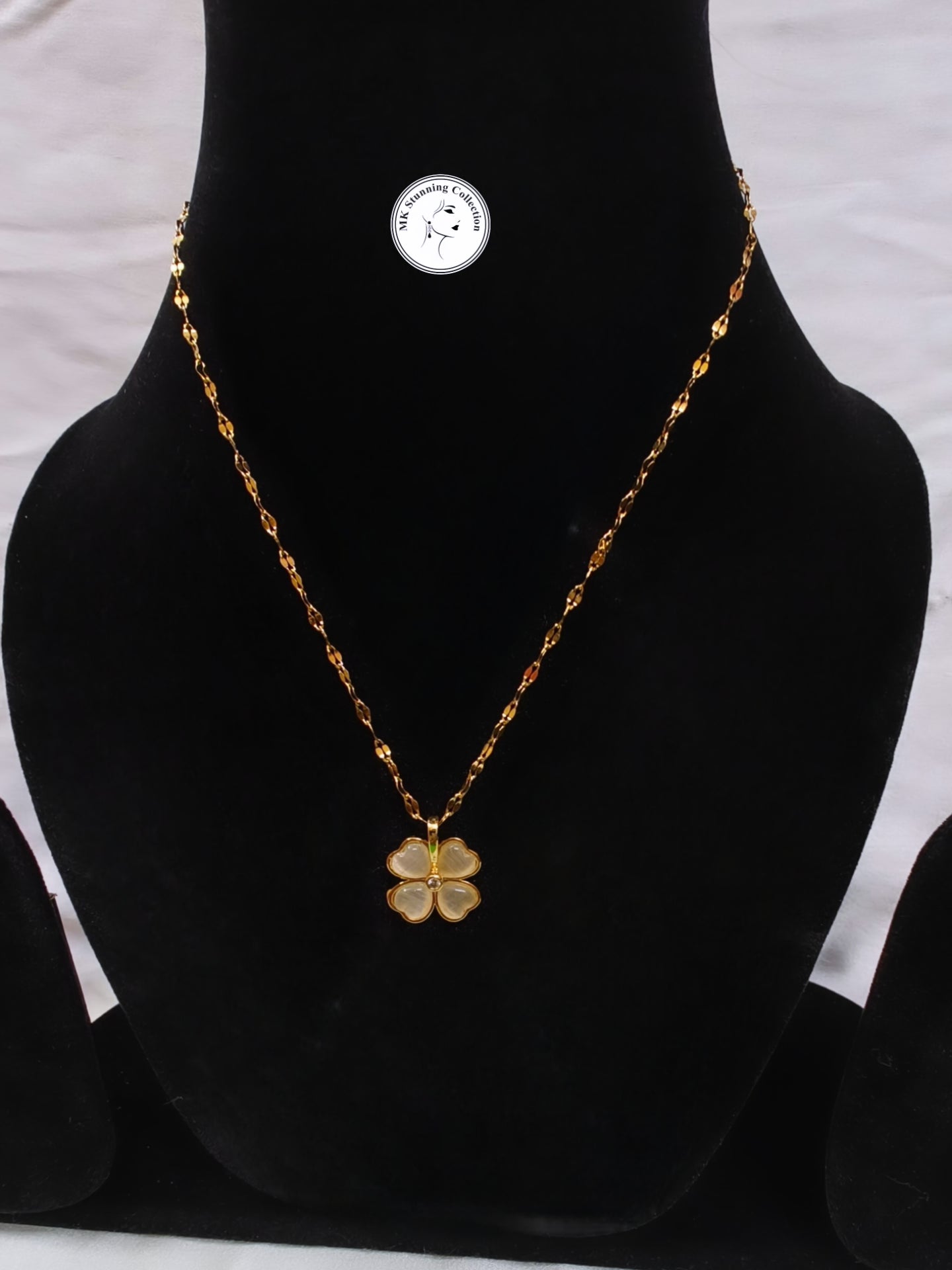 Pearl Radiance Floral Pendant Necklace