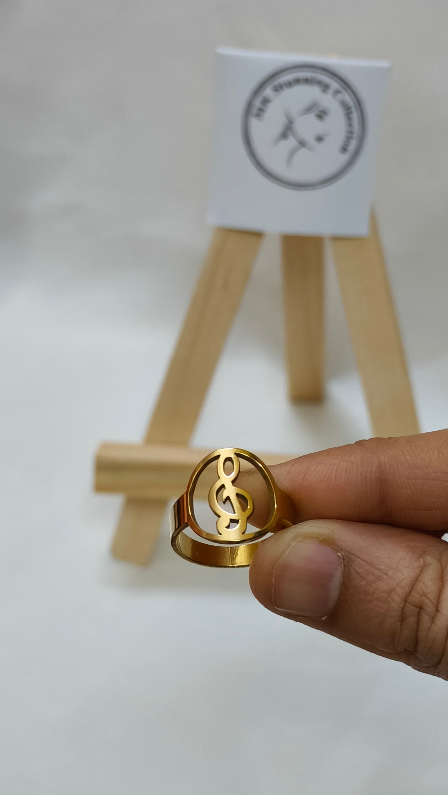 Elegant Musical Note Gold Ring